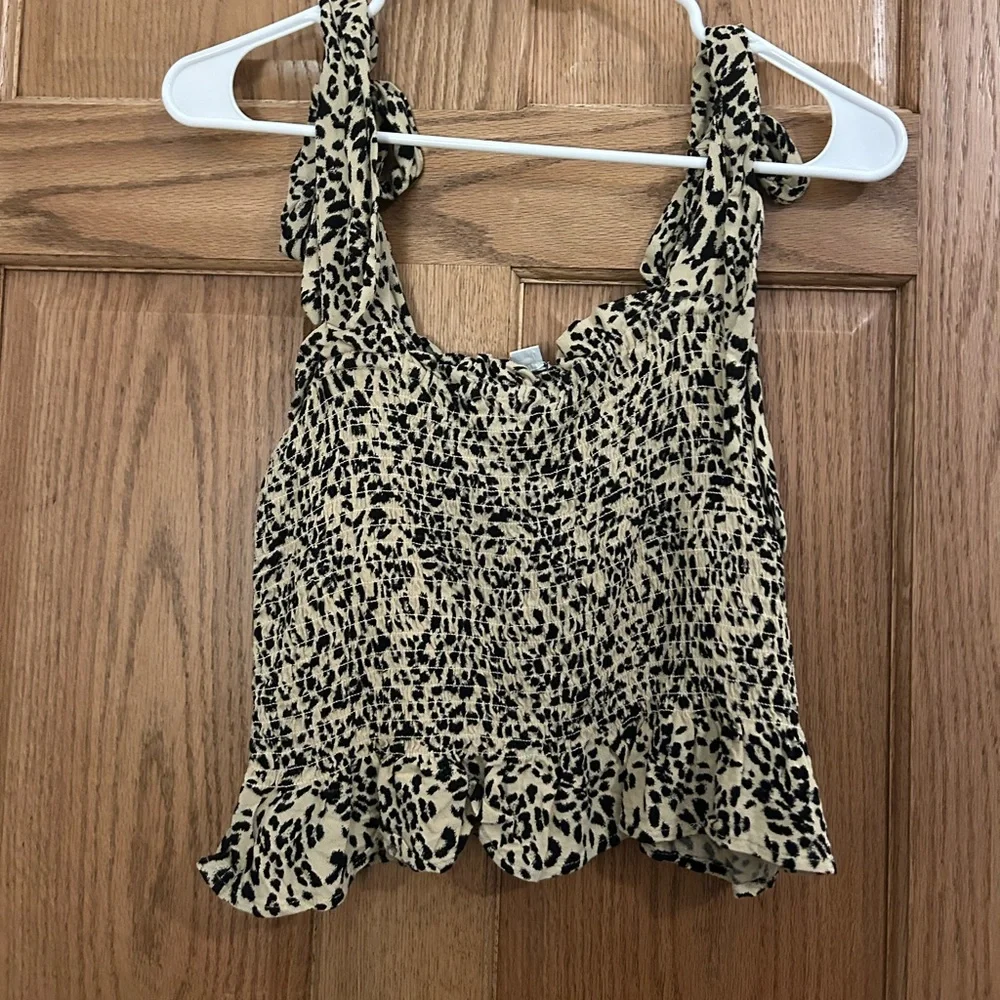 American Eagle Outfitters Black and Cream Smocked Tank Top - Picture 1 of 1
